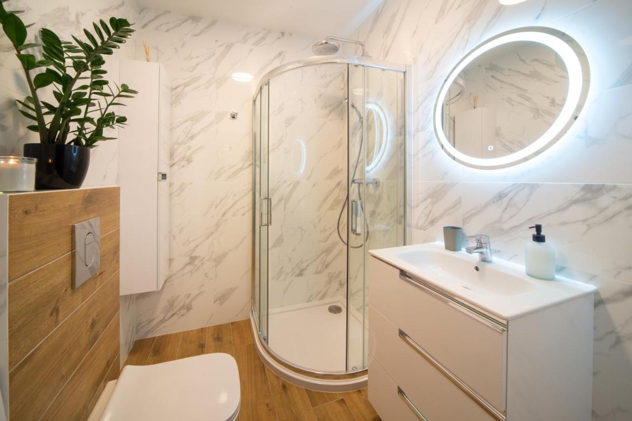 Maya'S Flats & Resorts 49 - Spacious 3 Rooms Apartment In Szafarnia Danzica Esterno foto