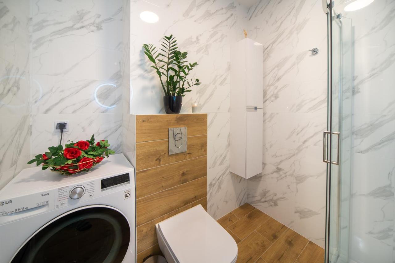 Maya'S Flats & Resorts 49 - Spacious 3 Rooms Apartment In Szafarnia Danzica Esterno foto