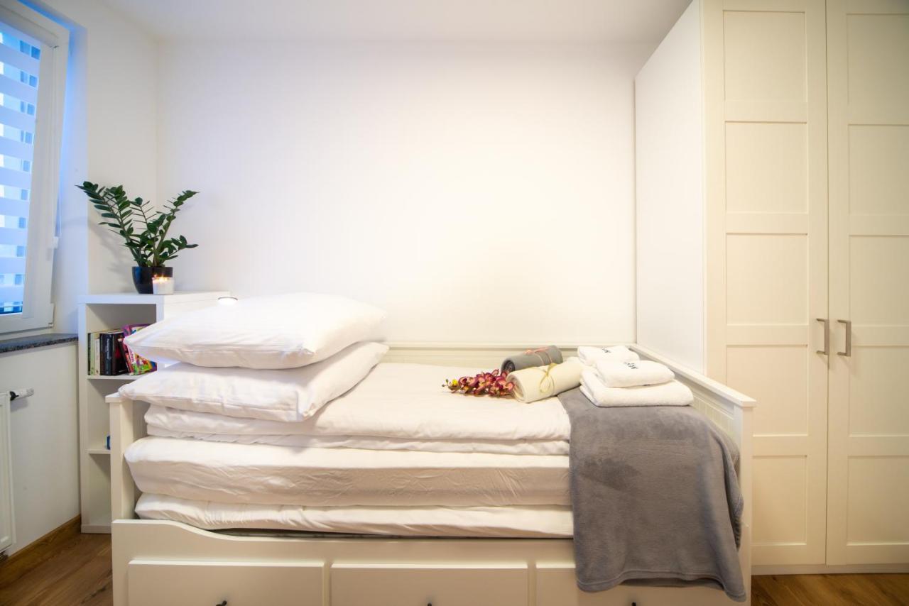 Maya'S Flats & Resorts 49 - Spacious 3 Rooms Apartment In Szafarnia Danzica Esterno foto