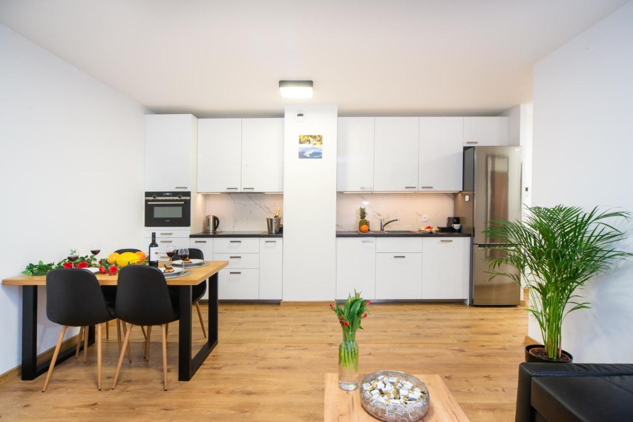 Maya'S Flats & Resorts 49 - Spacious 3 Rooms Apartment In Szafarnia Danzica Esterno foto