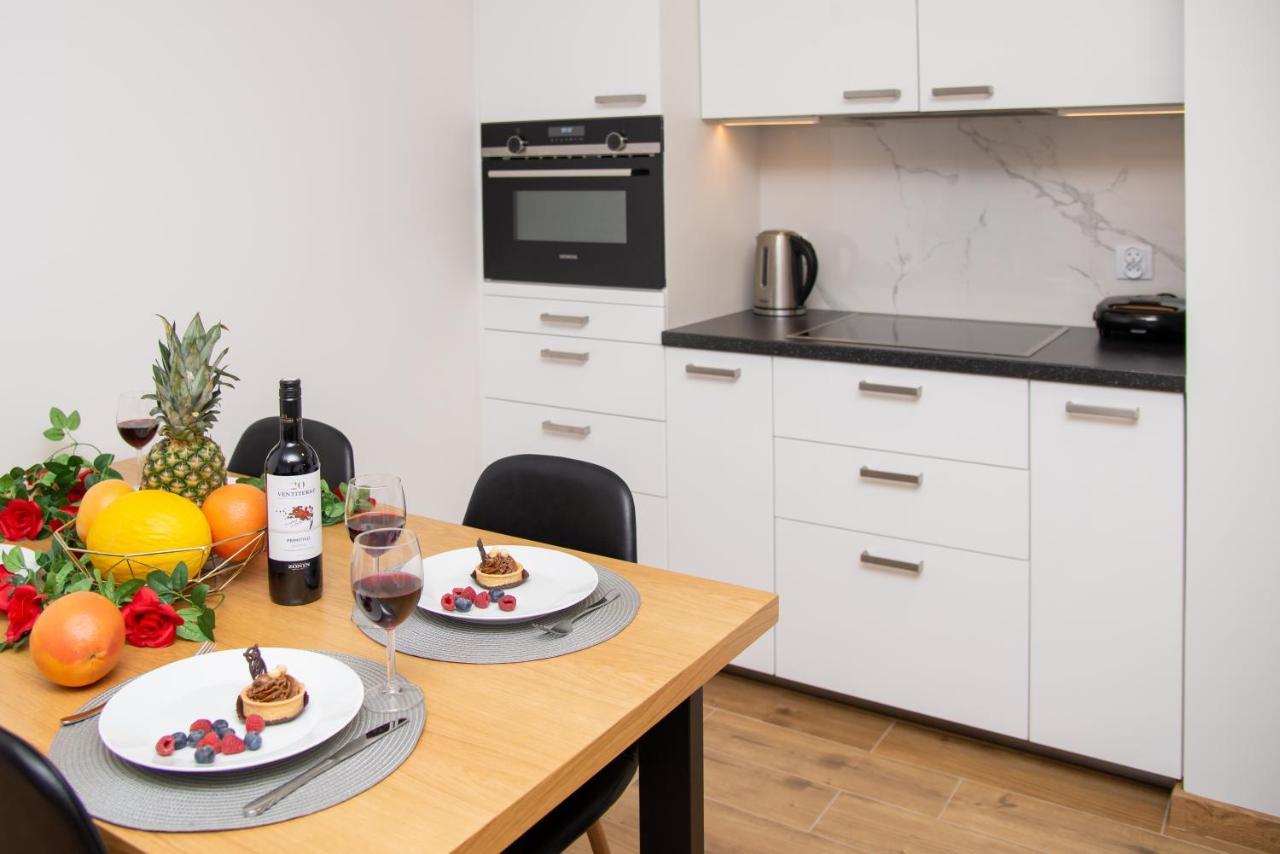 Maya'S Flats & Resorts 49 - Spacious 3 Rooms Apartment In Szafarnia Danzica Esterno foto